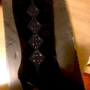 Carlos Santana Suede Black Boots